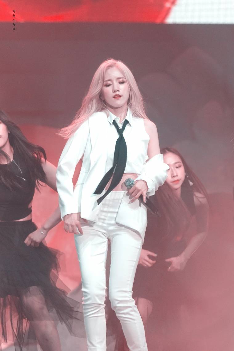 러블리즈 슈트 jin 박명은