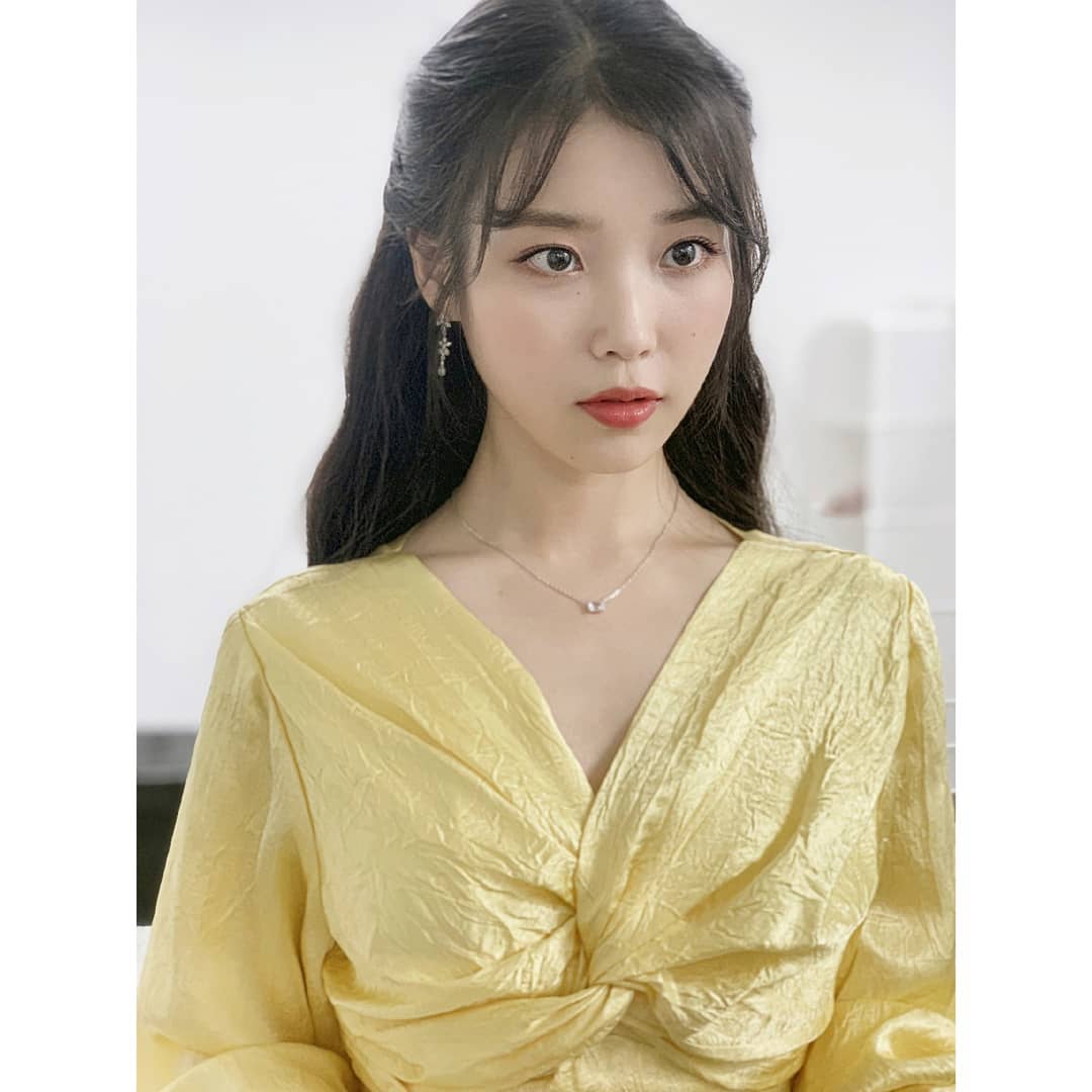 아이유 (이지은) - 종방연 + 장만월 사장 + 16회 착장 (27p)