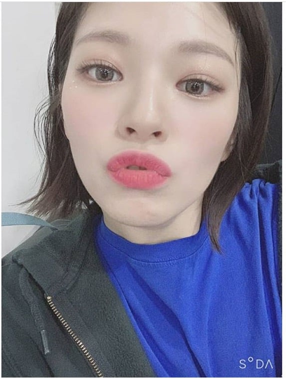 정여니가 셀카 신상 안올려서 모모가 대신 올린 정연스타그램