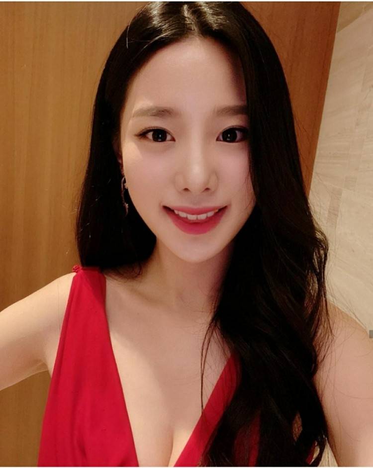 조현 빨간 드레스