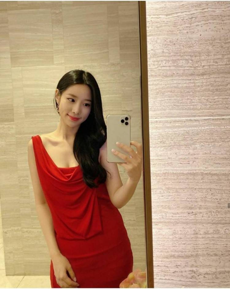 조현 빨간 드레스