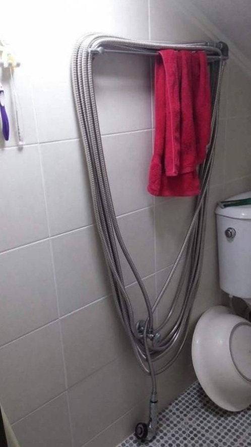 아빠가 샤워기 줄이 길어도 참고서 쓰라길래...