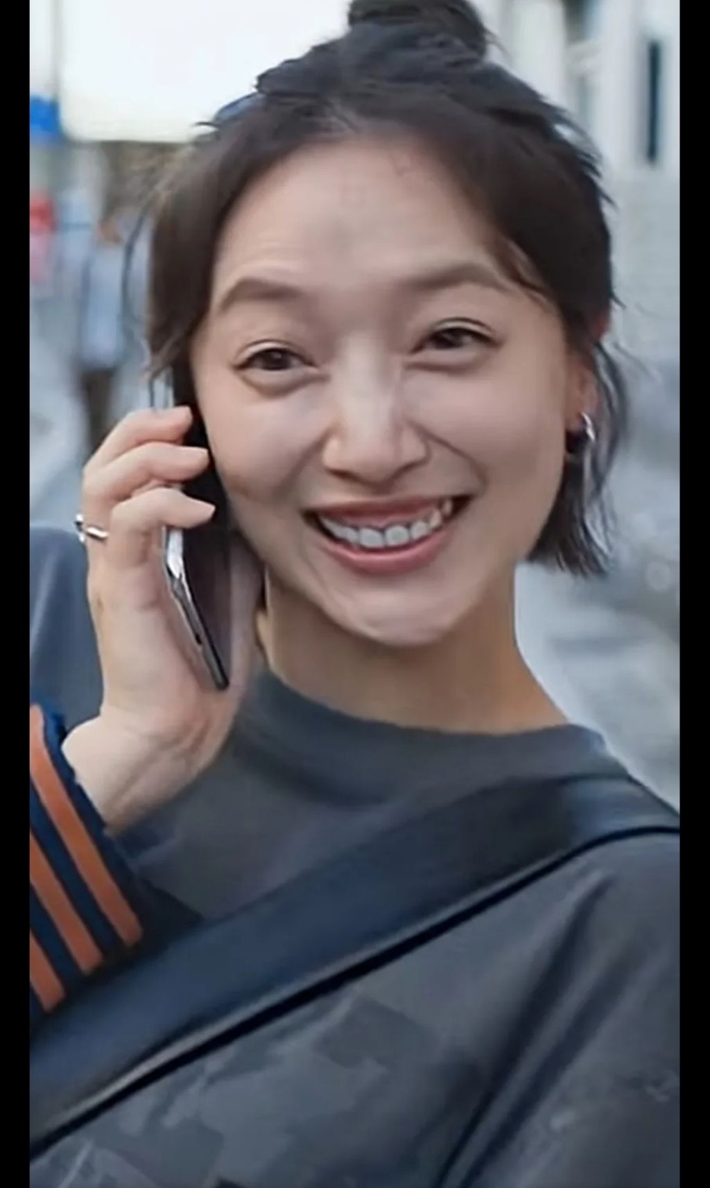 ' 잇몸' 으로 이슈몰이중인 여배우